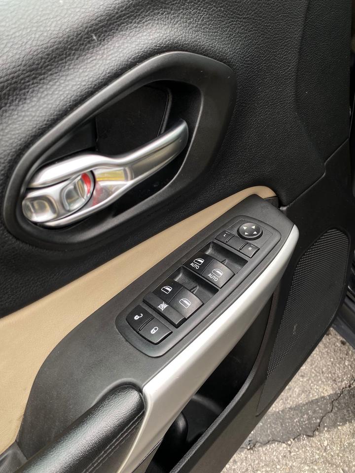 2018 Jeep Cherokee Latitude 4X4 | NO ACCIDENT Photo