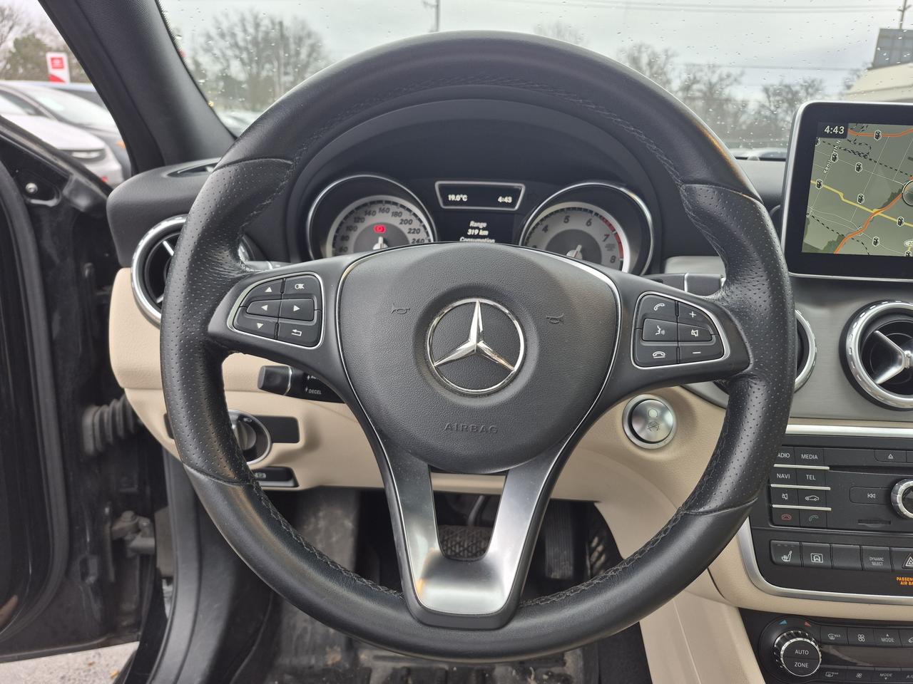 2016 Mercedes-Benz GLA-Class GLA250 Photo