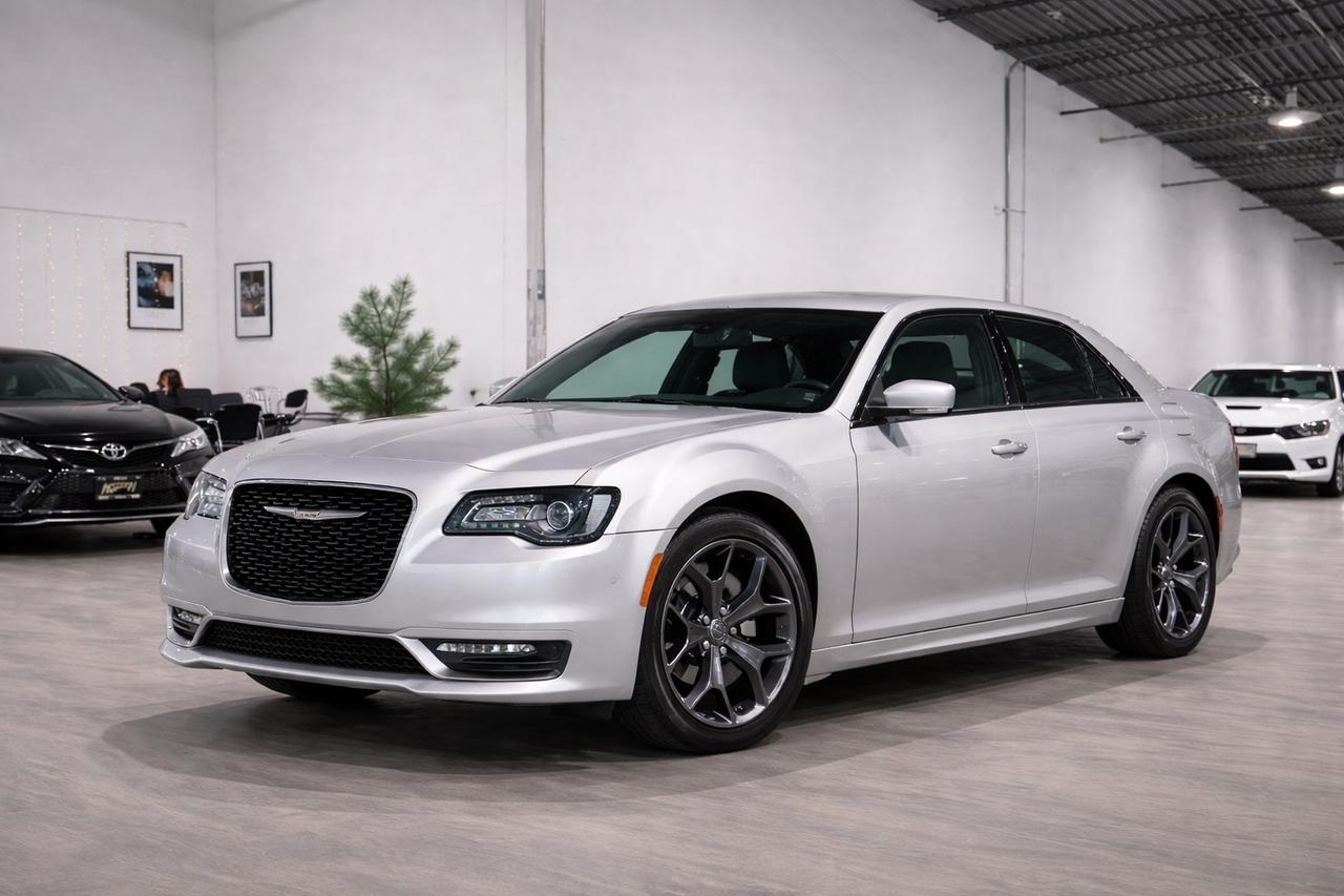 2022 Chrysler 300 S||Clean Carfax||Panoroof||Leather Photo