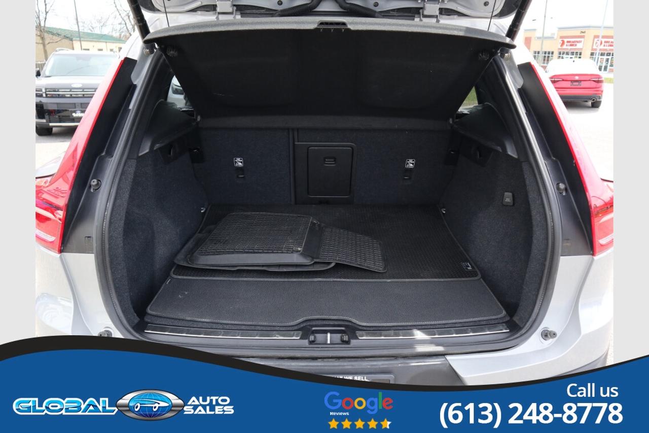 2024 Volvo XC40 B5 Plus Photo