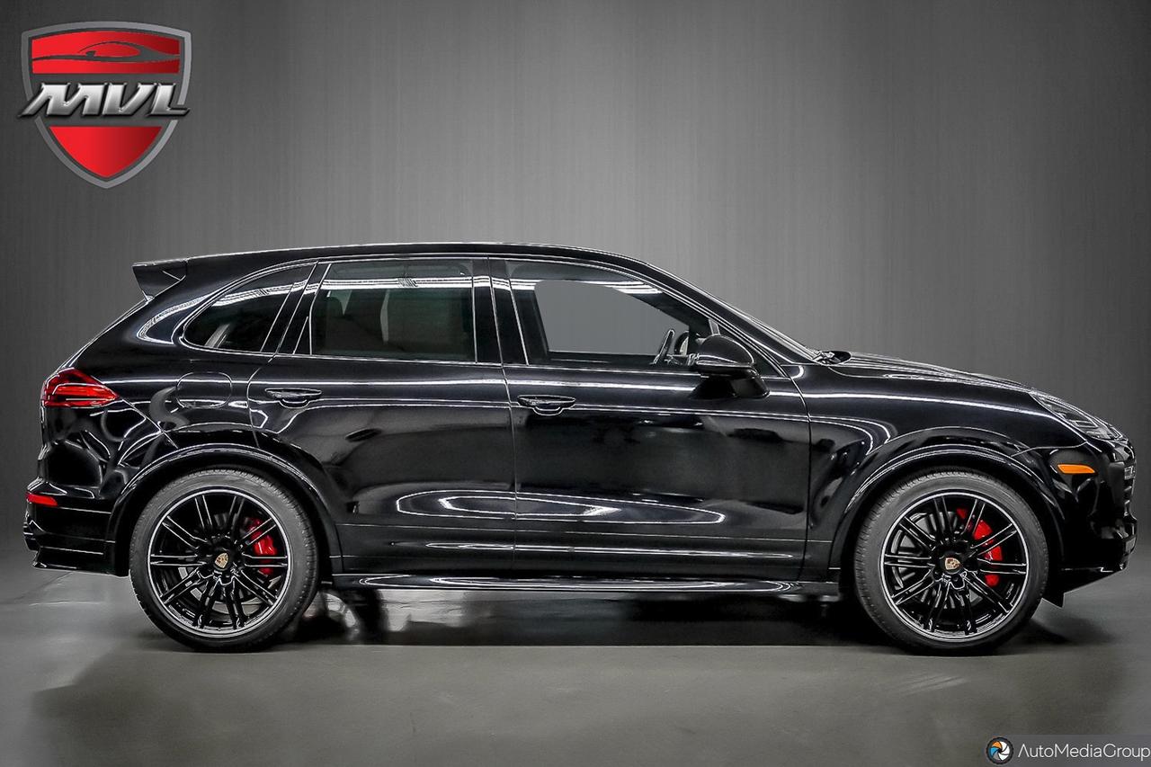 2017 Porsche Cayenne Turbo 4dr All-wheel Drive Photo2