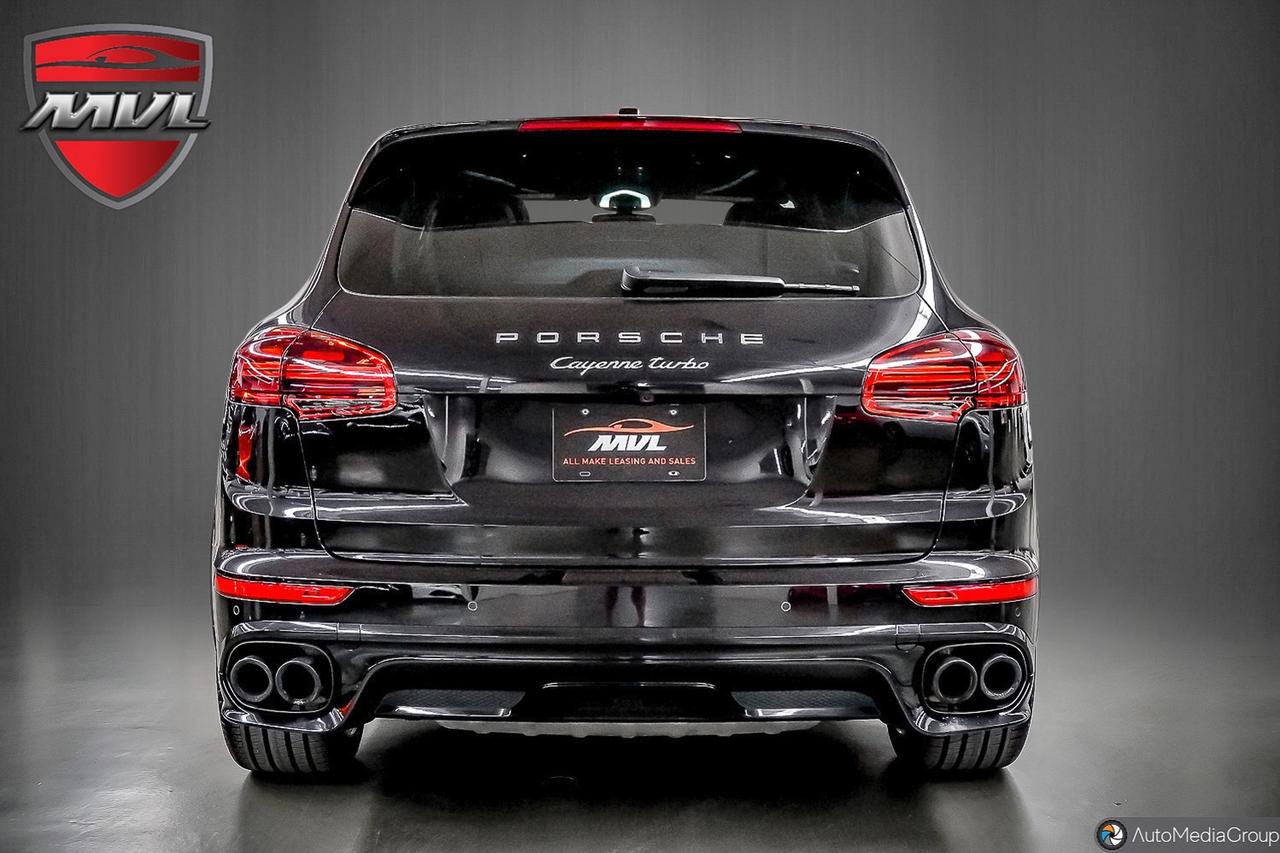 2017 Porsche Cayenne Turbo 4dr All-wheel Drive Photo4