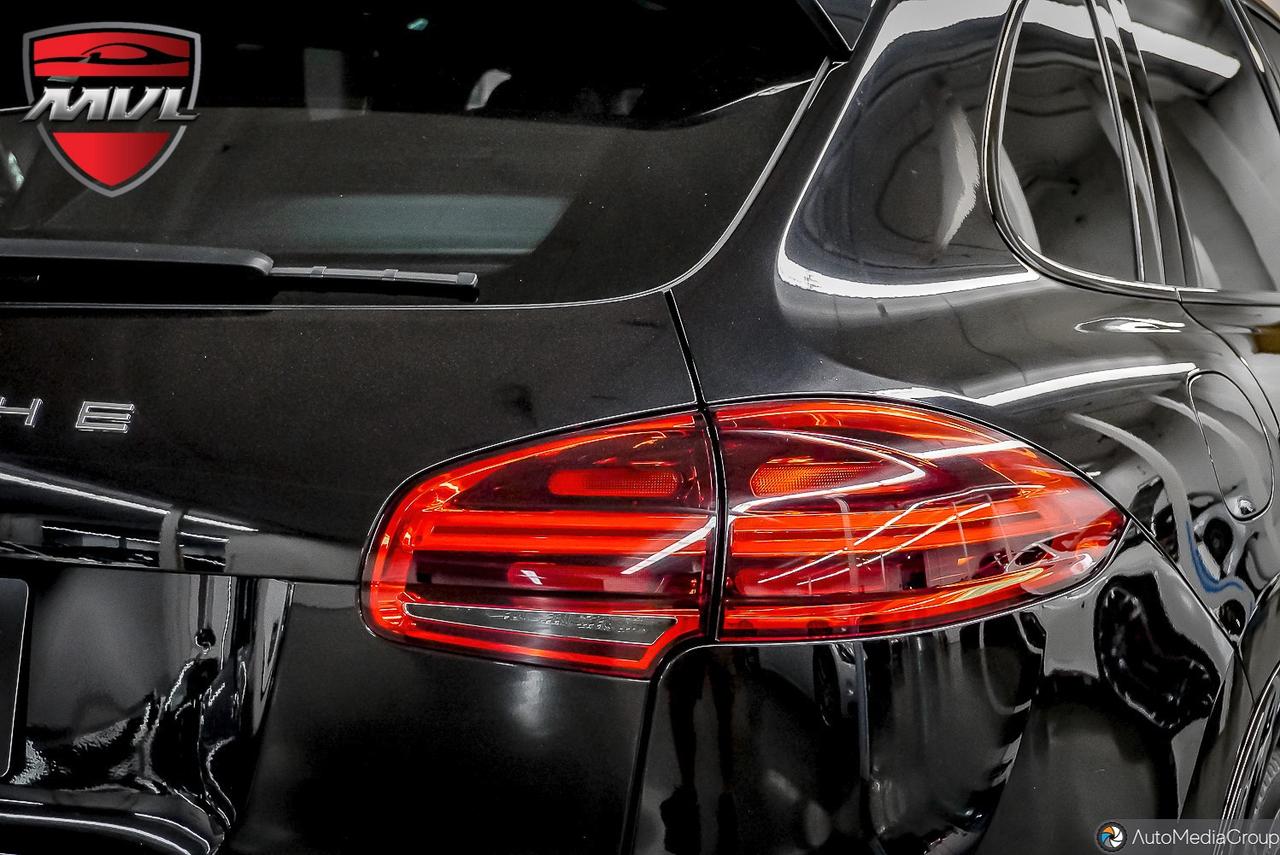 2017 Porsche Cayenne Turbo 4dr All-wheel Drive Photo