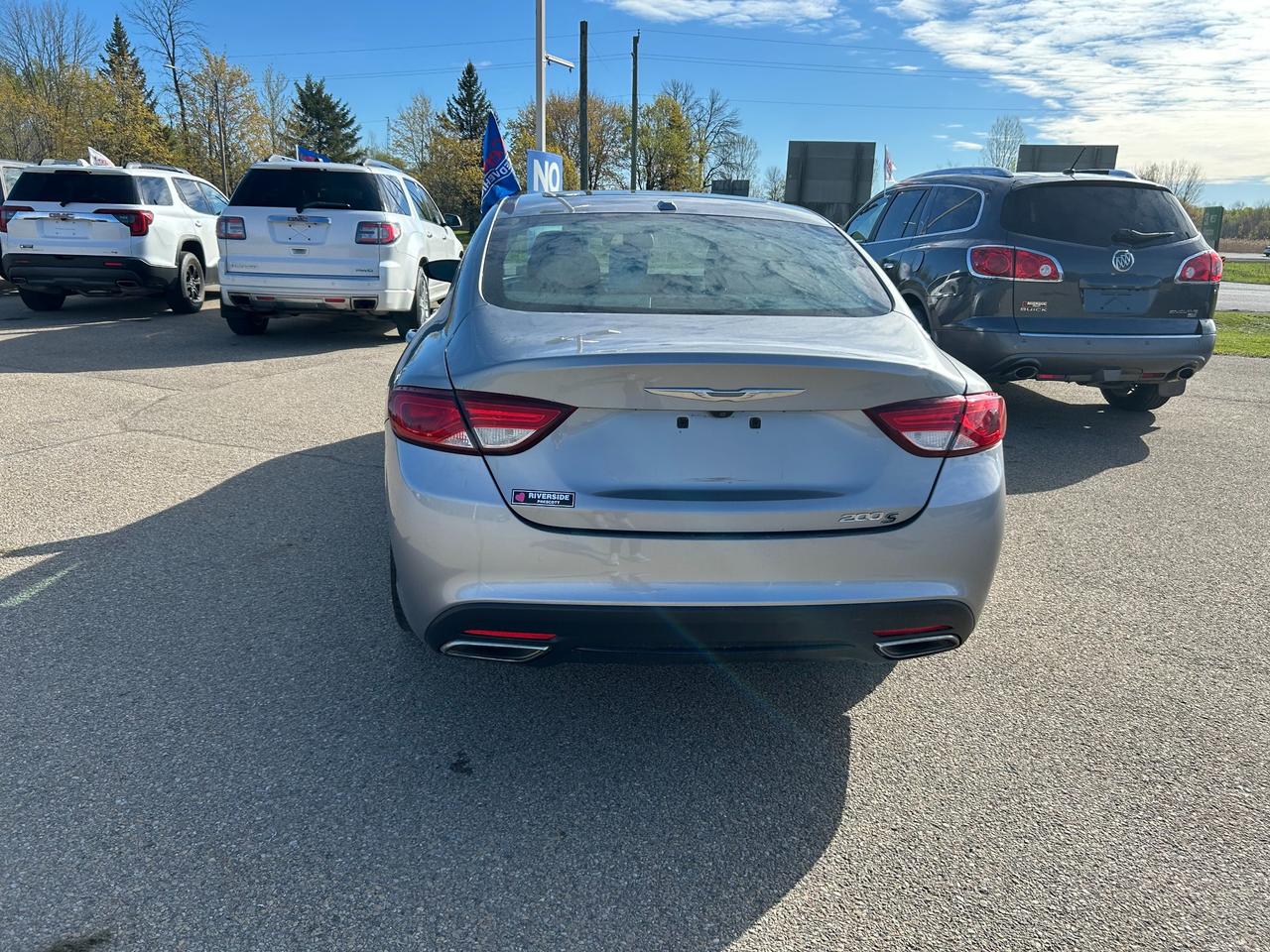 2015 Chrysler 200 S 4dr Front-wheel Drive Sedan Photo4