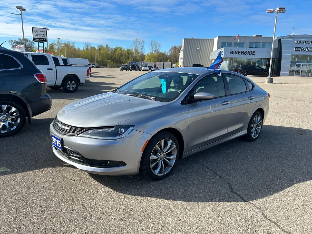 2015 Chrysler 200 S 4dr Front-wheel Drive Sedan Photo