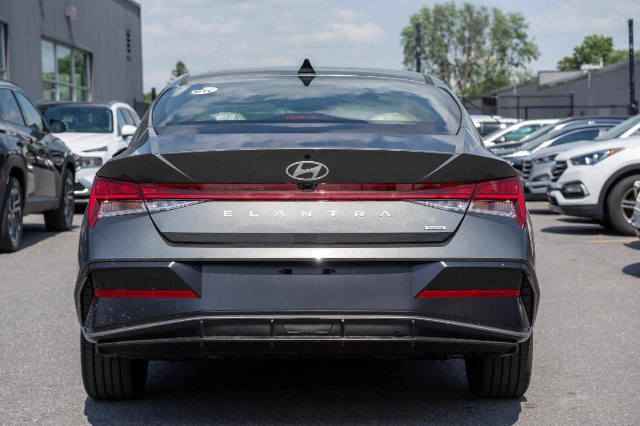 2025 Hyundai Elantra Hybrid Luxury DCT Photo