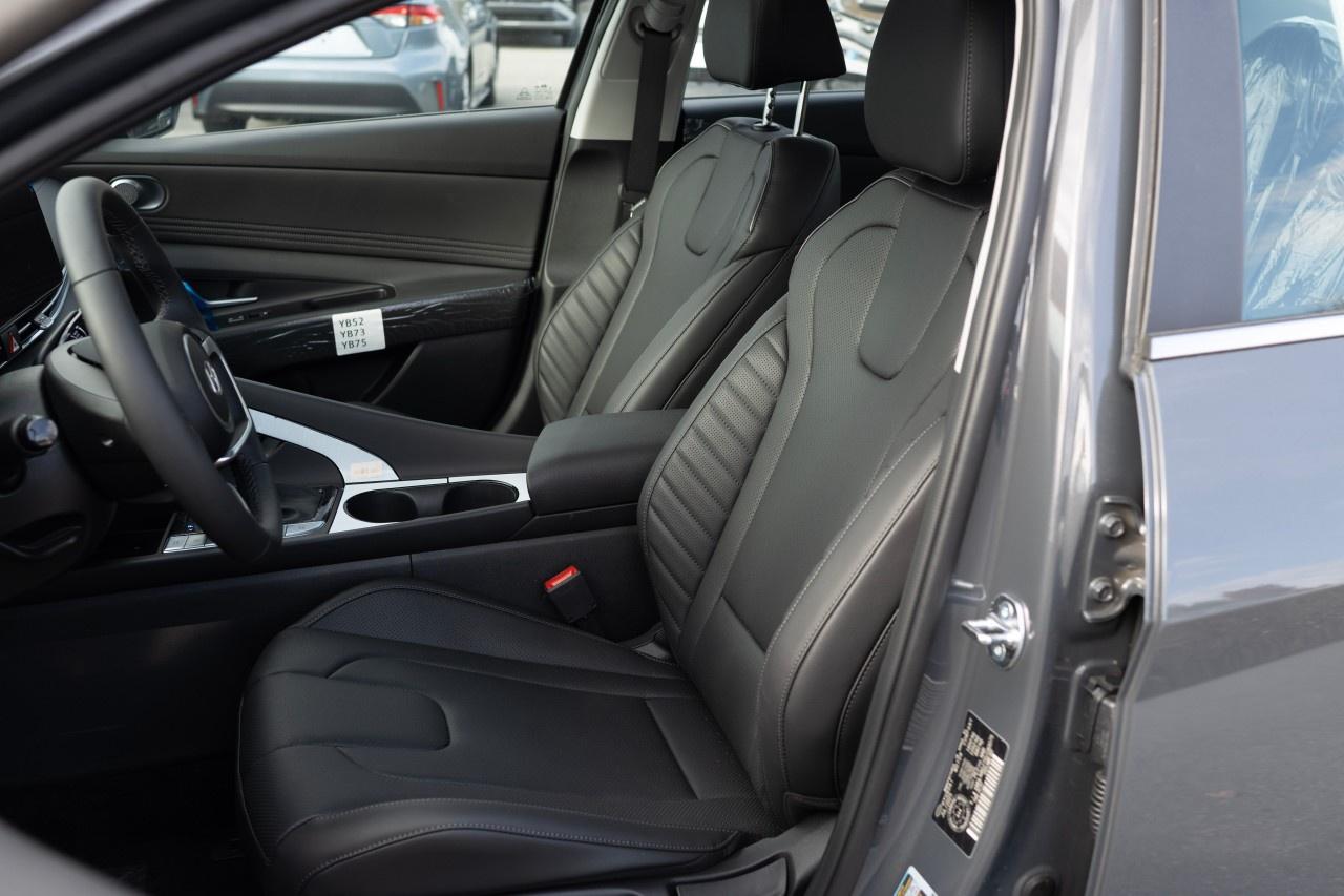2025 Hyundai Elantra Hybrid Luxury DCT Photo