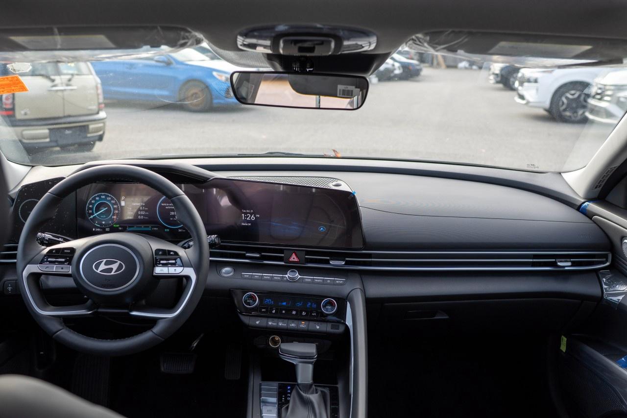 2025 Hyundai Elantra Hybrid Luxury DCT Photo