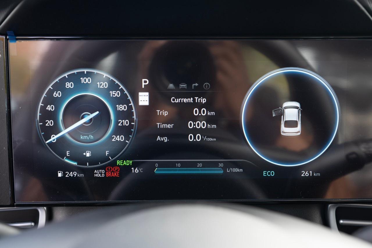 2025 Hyundai Elantra Hybrid Luxury DCT Photo