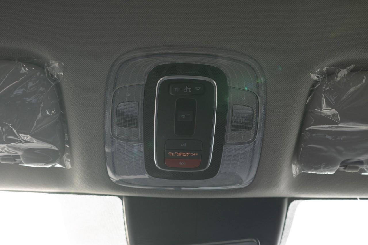 2025 Hyundai Elantra Hybrid Luxury DCT Photo
