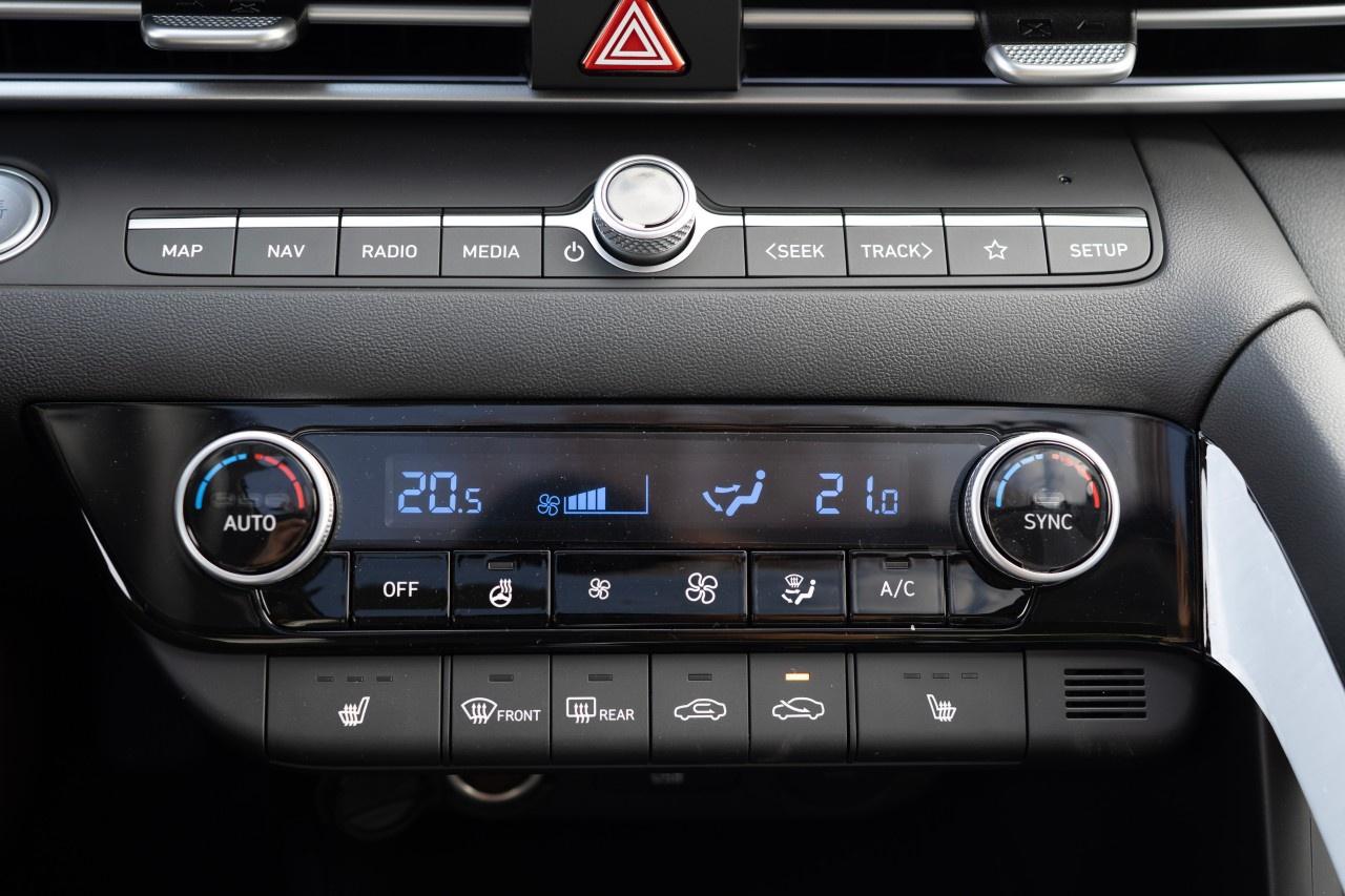 2025 Hyundai Elantra Hybrid Luxury DCT Photo