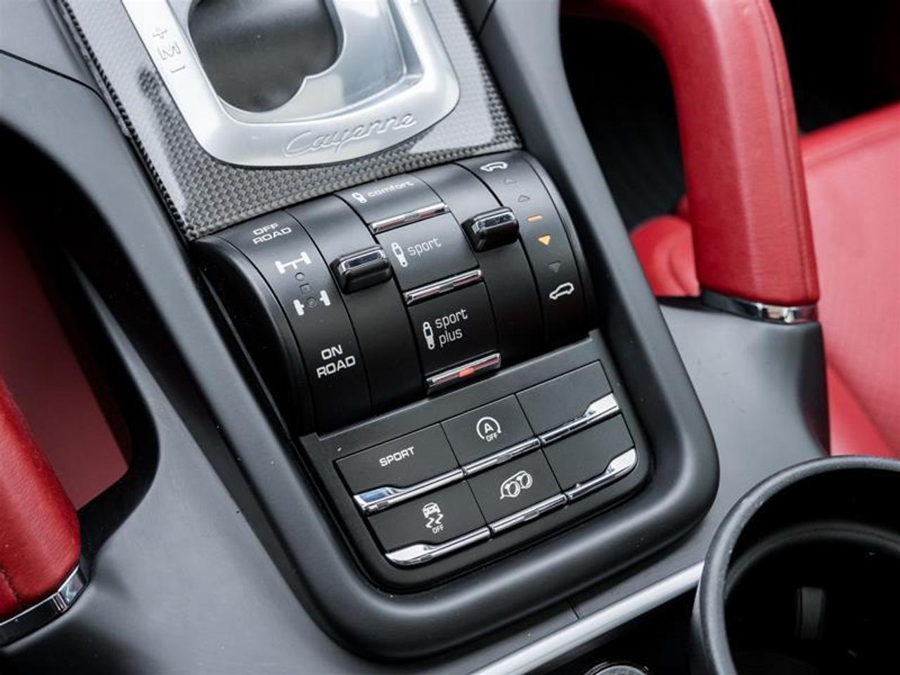 2017 Porsche Cayenne GTS 4dr All-wheel Drive Photo