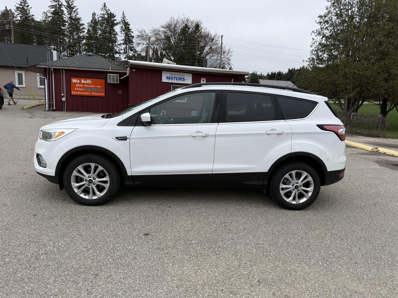 2018 Ford Escape SE 4x4 Photo3