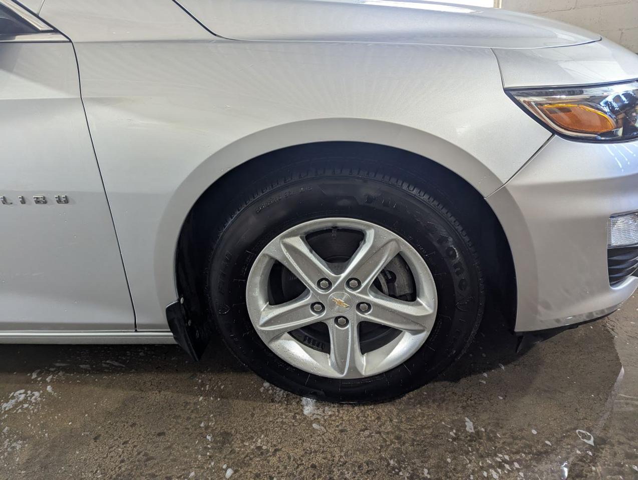 2021 Chevrolet Malibu LS LOW LOW KILOMETERS!! Photo3