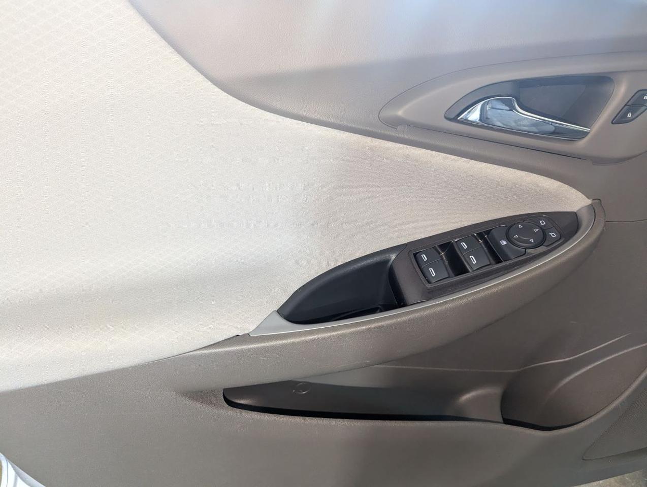 2021 Chevrolet Malibu LS LOW LOW KILOMETERS!! Photo