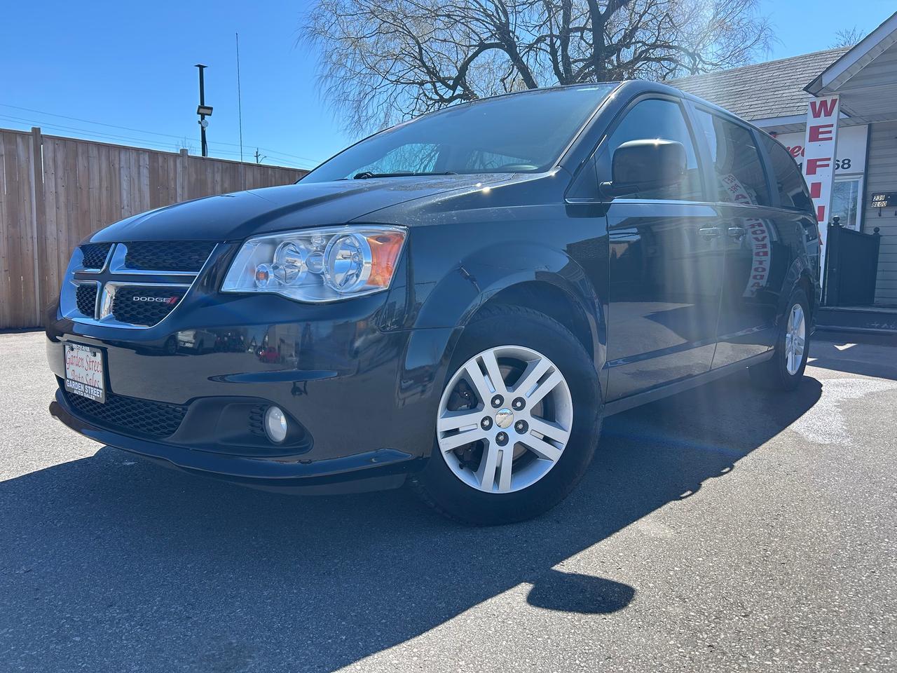 2019 Dodge Grand Caravan Crew Plus Photo0