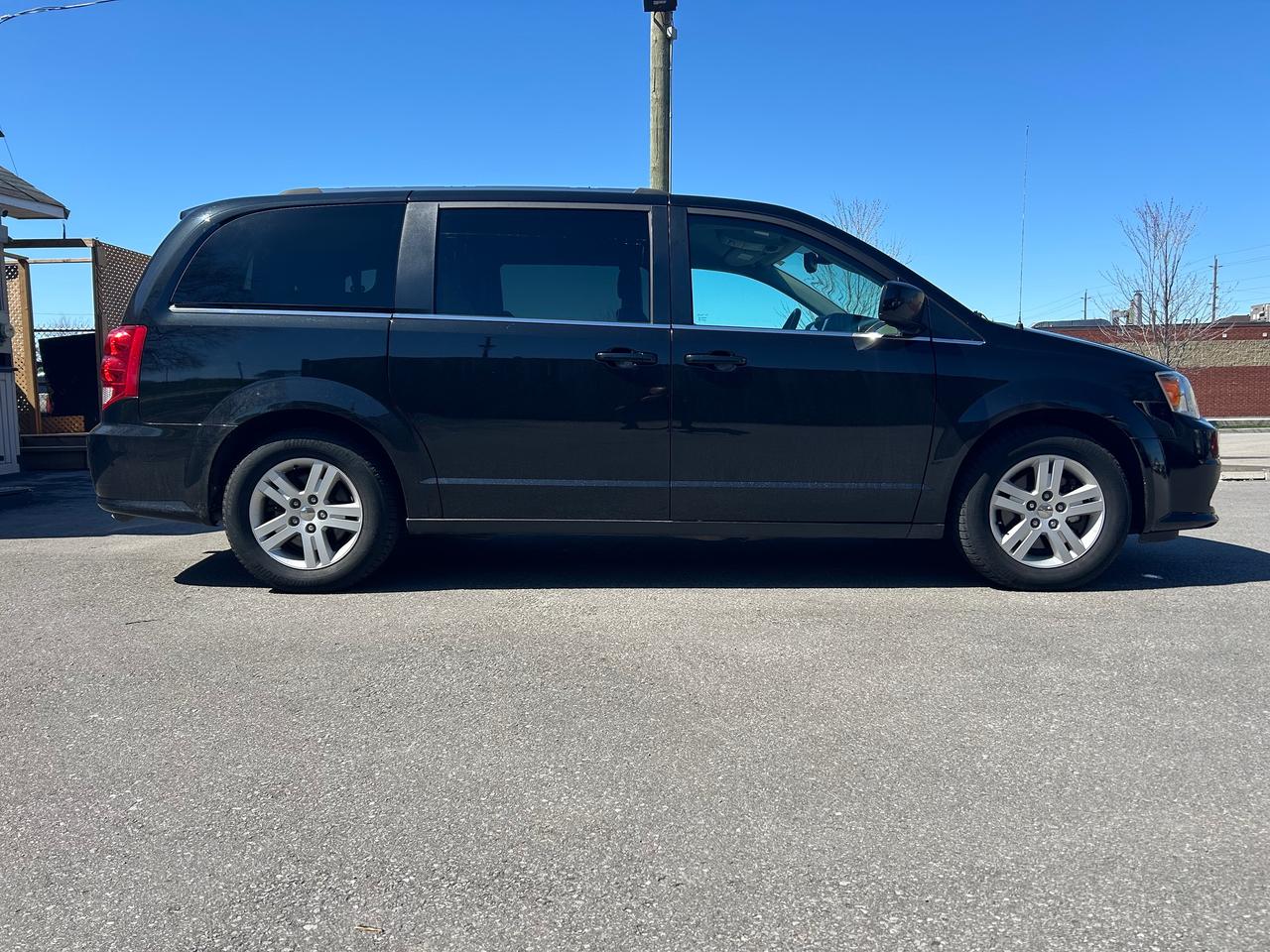 2019 Dodge Grand Caravan Crew Plus Photo