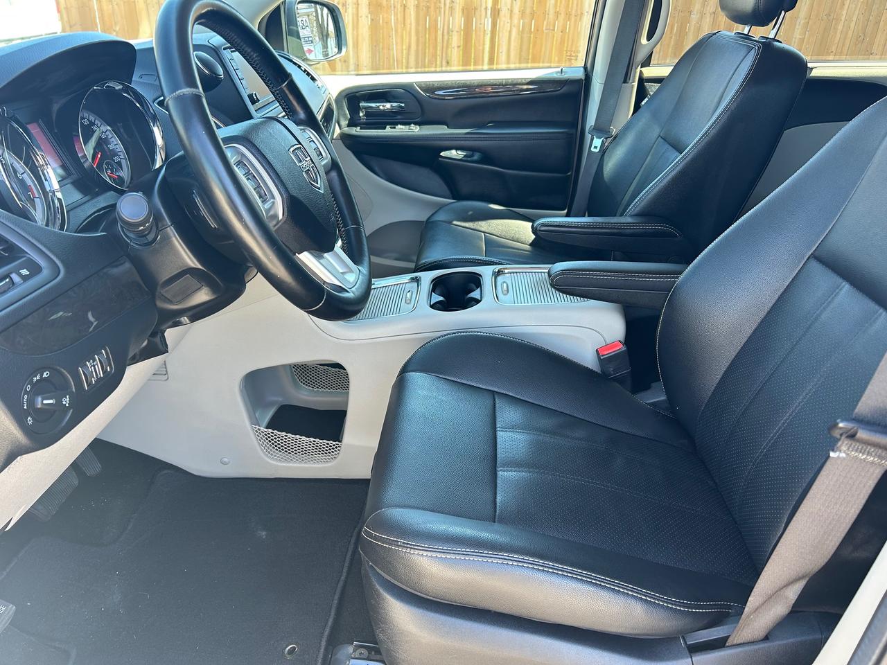 2019 Dodge Grand Caravan Crew Plus Photo