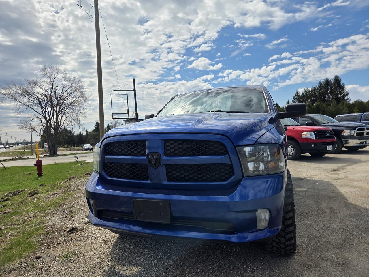 2019 RAM 1500 Classic EXPRESS Photo2