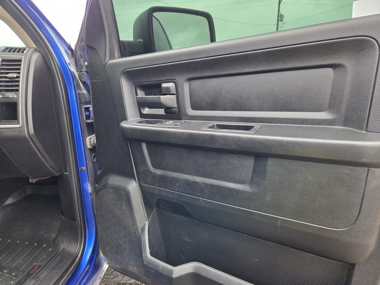 2019 RAM 1500 Classic EXPRESS Photo