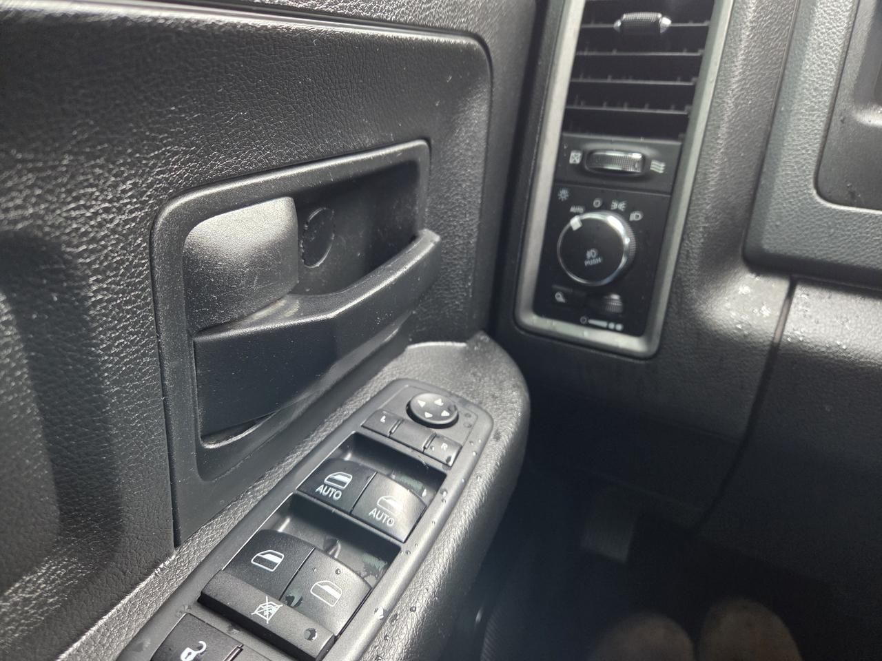 2019 RAM 1500 Classic EXPRESS Photo