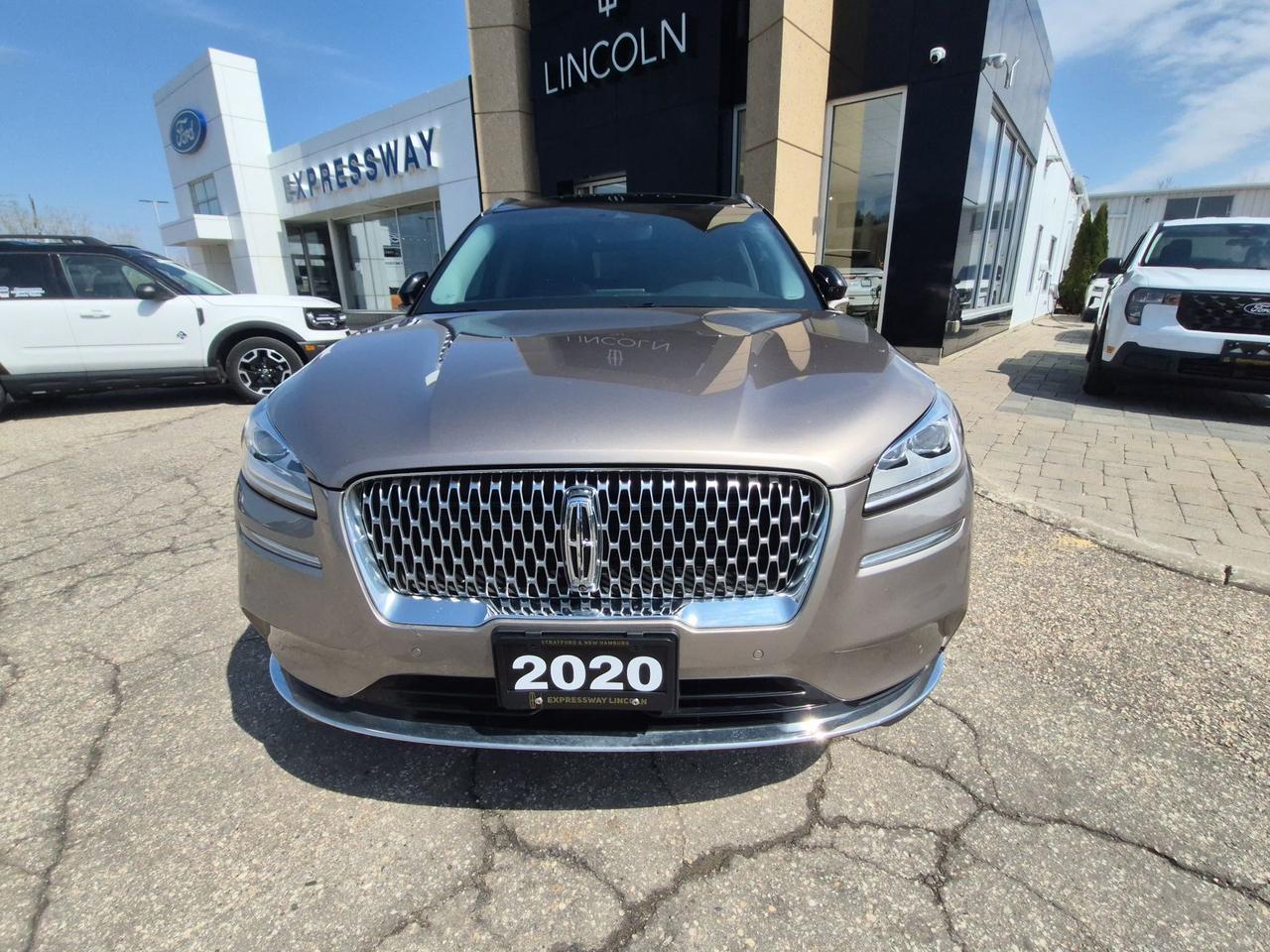2020 Lincoln Corsair RESERVE, HEATED STEERING WHEEL, TECH PACKAGE! Photo