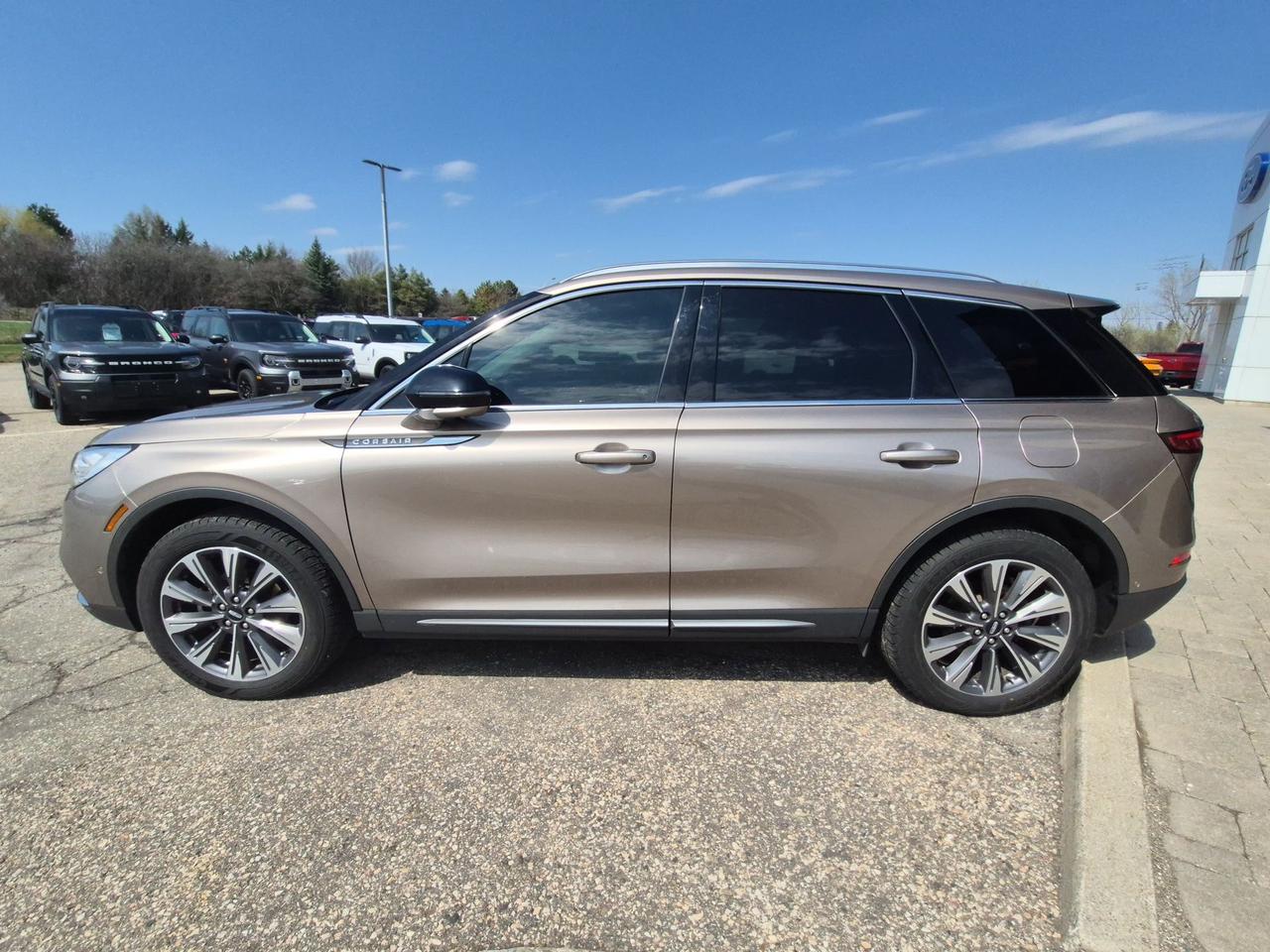 2020 Lincoln Corsair RESERVE, HEATED STEERING WHEEL, TECH PACKAGE! Photo