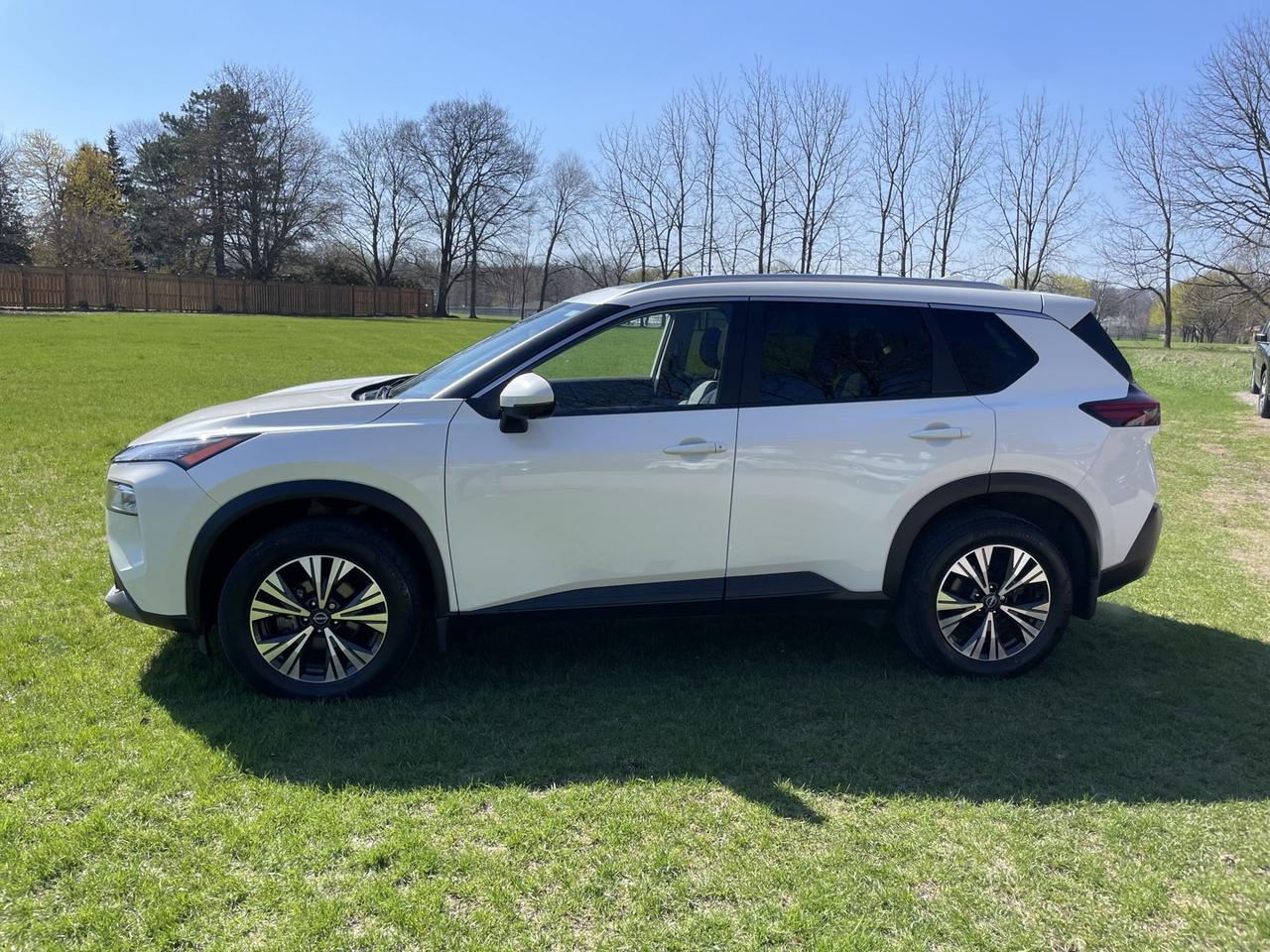 2023 Nissan Rogue SV Moonroof AWD *One Owner Photo2
