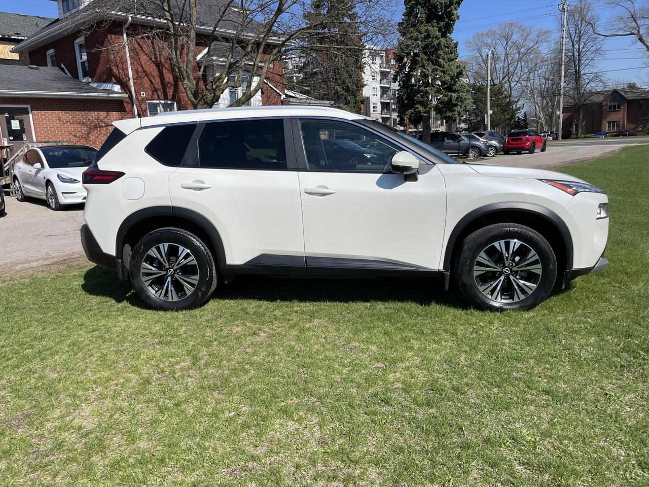 2023 Nissan Rogue SV Moonroof AWD *One Owner Photo