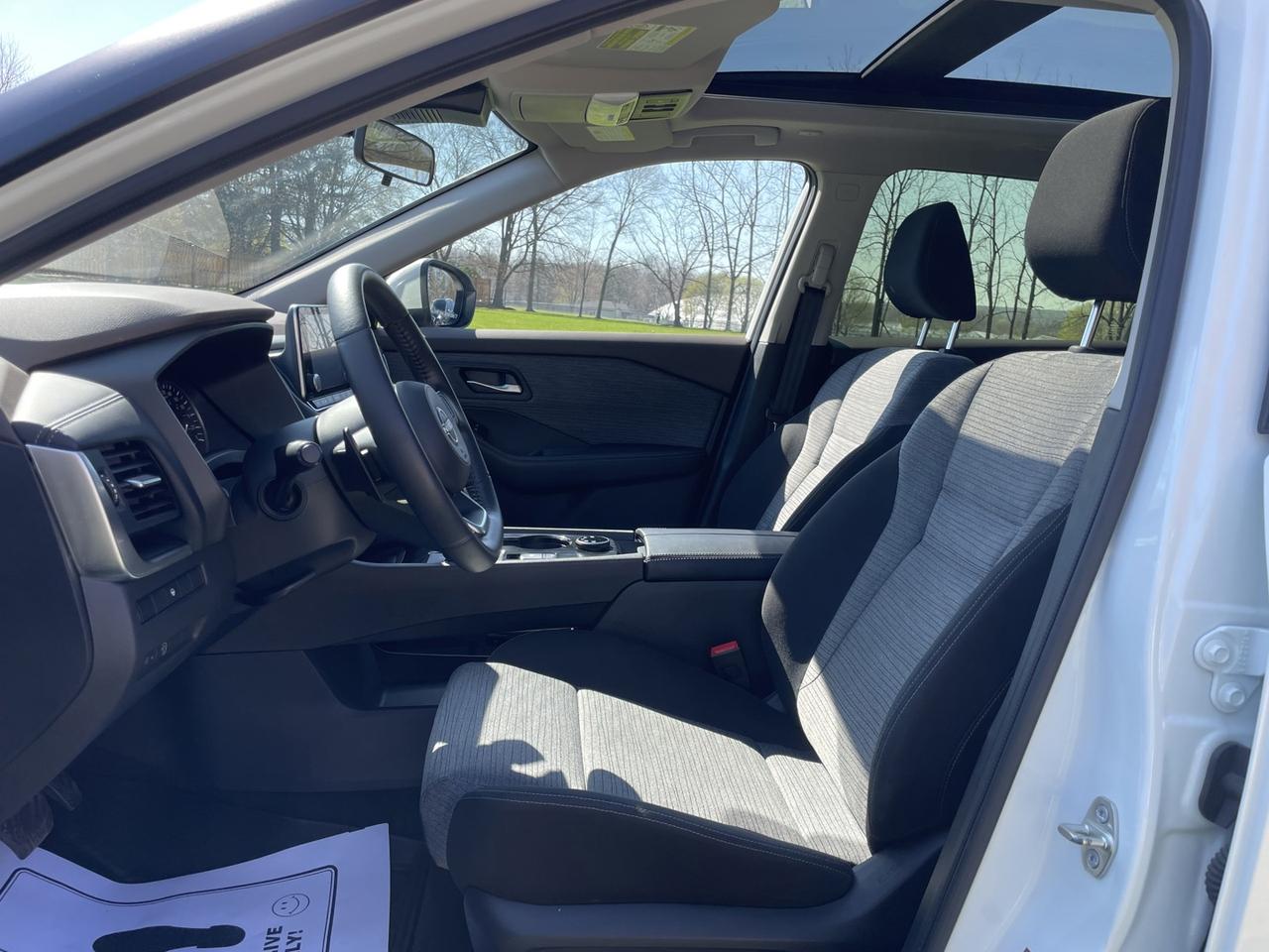 2023 Nissan Rogue SV Moonroof AWD *One Owner Photo