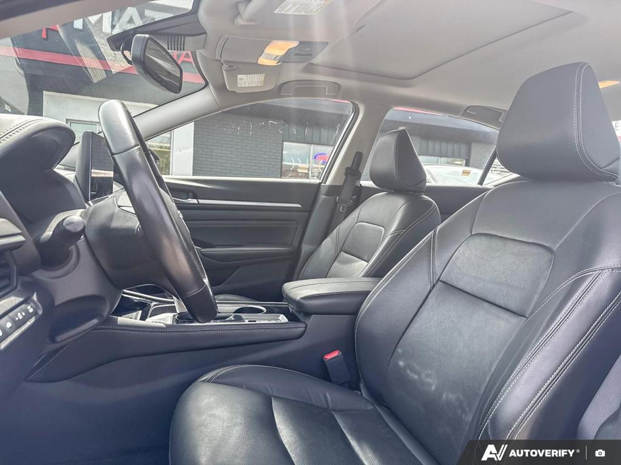 2023 Nissan Altima PLATINUM / NO ACCIDENTS / AWD / LEATHER /ROOF/NAV Photo