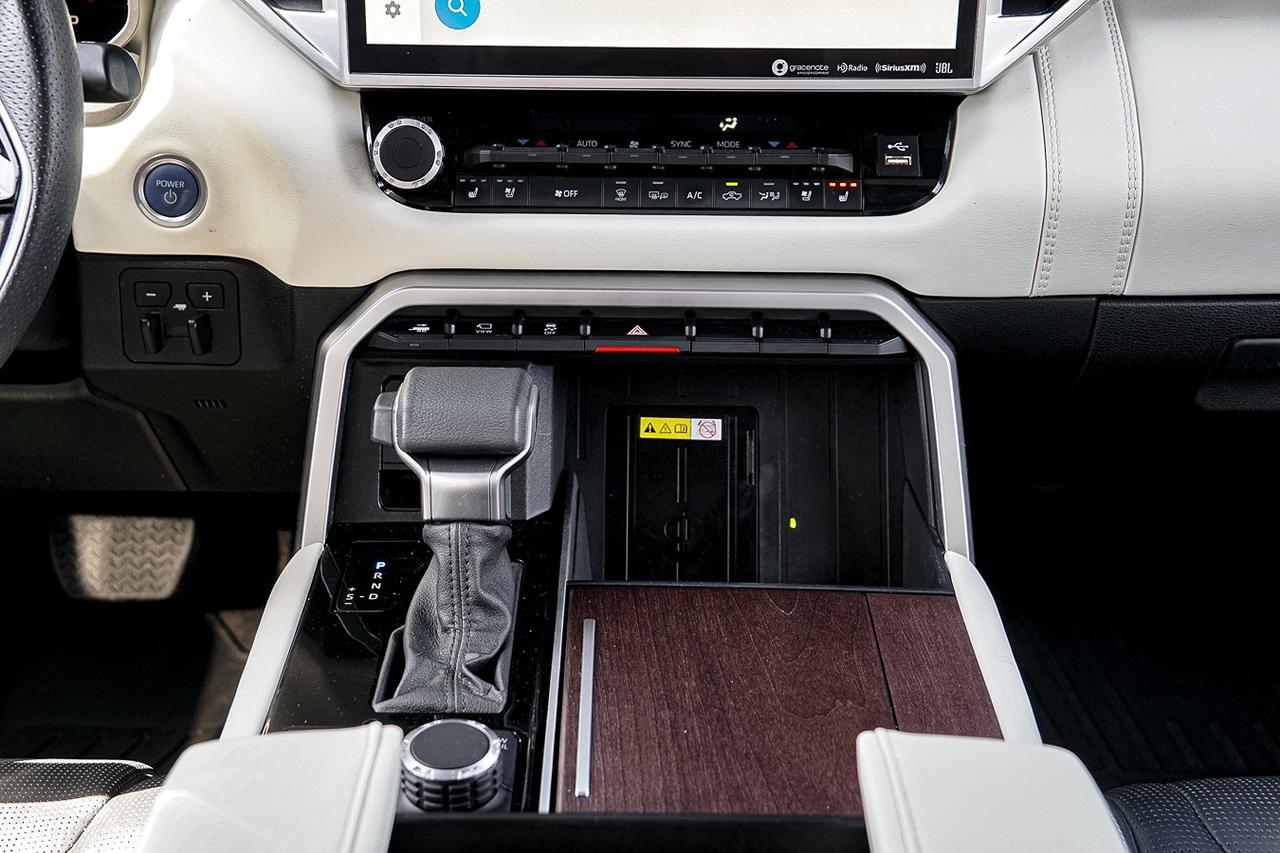 2022 Toyota Tundra Capstone Hybrid |CREW CAB|PANO|LEATHER SEATS|CAM| Photo