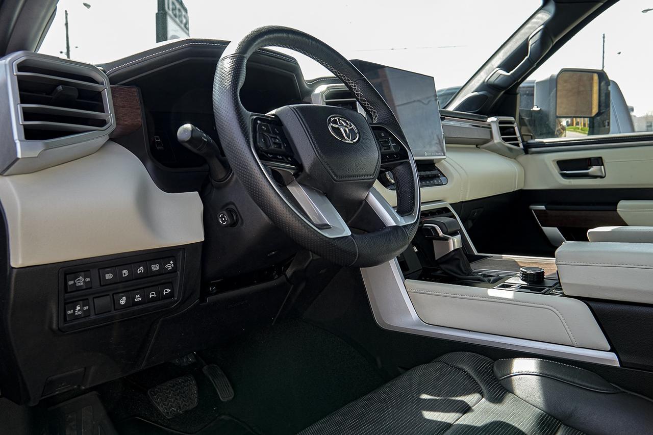 2022 Toyota Tundra Capstone Hybrid |CREW CAB|PANO|LEATHER SEATS|CAM| Photo