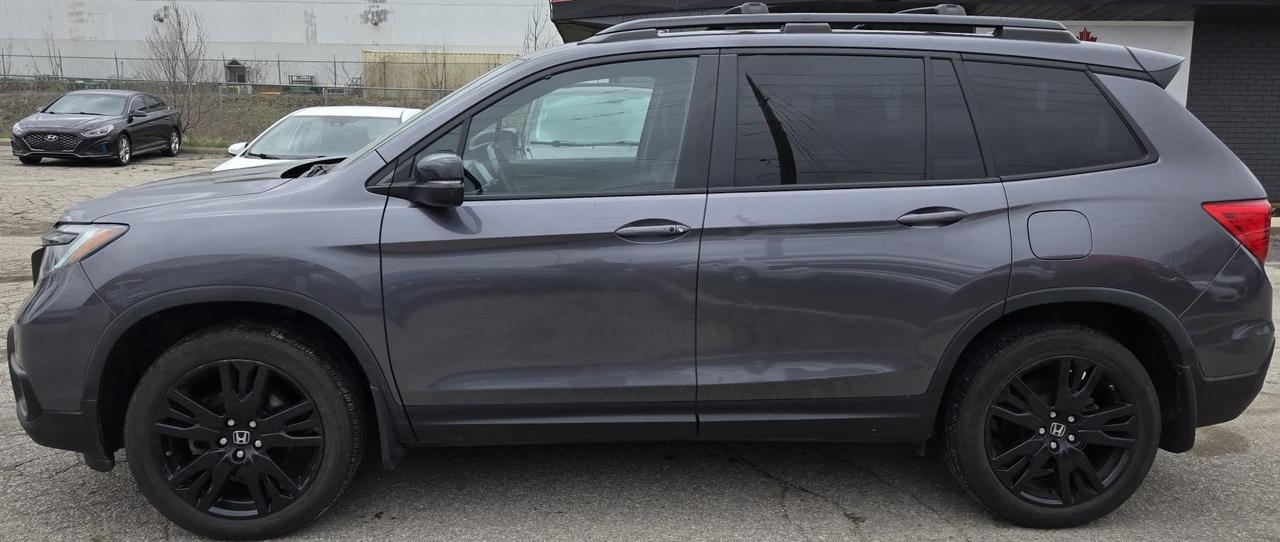 2019 Honda Passport SPORT / NO ACCIDENTS / AWD / ROOF / ONE OWNER Photo