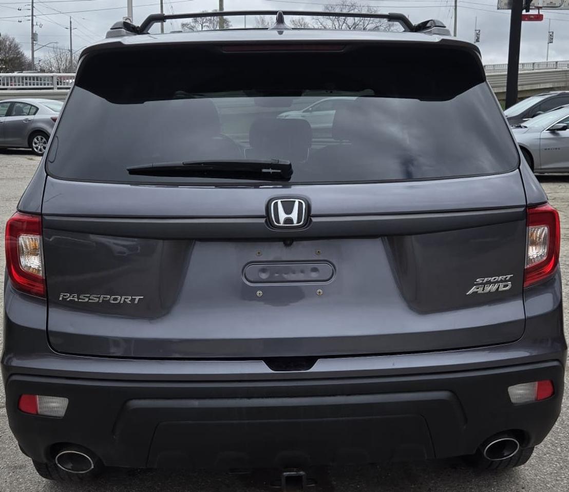 2019 Honda Passport SPORT / NO ACCIDENTS / AWD / ROOF / ONE OWNER Photo2