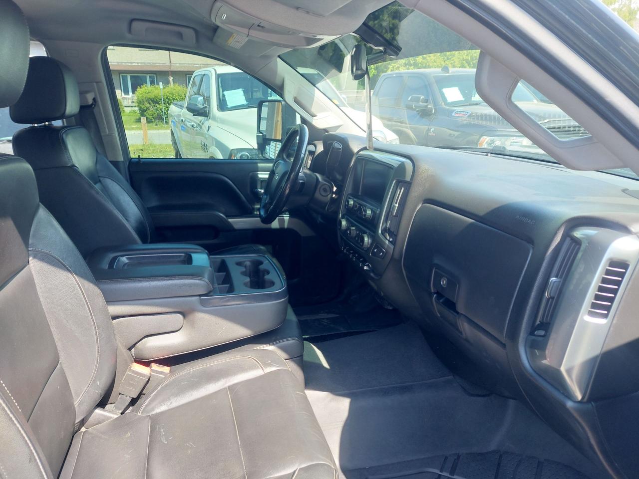 2019 Chevrolet Silverado 2500 2500 DURAMAX DIESEL 4WD Crew Cab 153.7" Photo