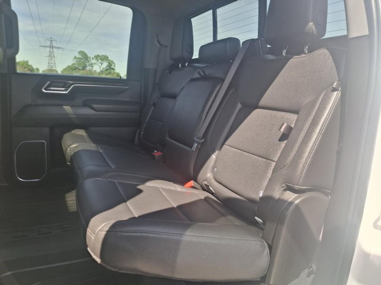 2024 Chevrolet Silverado 2500 HD LT Crew 4X4 | Diesel | Z71 Sport | Leather | Sunroof | 360 Camera | Heated Wheel + Seats | and More! Photo