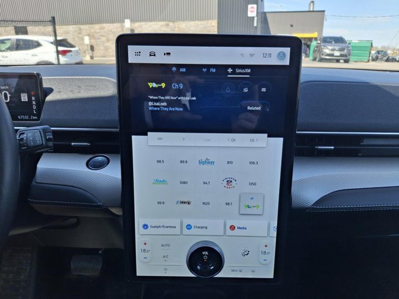 2022 Ford Mustang Mach-E Select | Leather | Power Seat | CarPlay + Android | Rear Camera | and More ! Photo