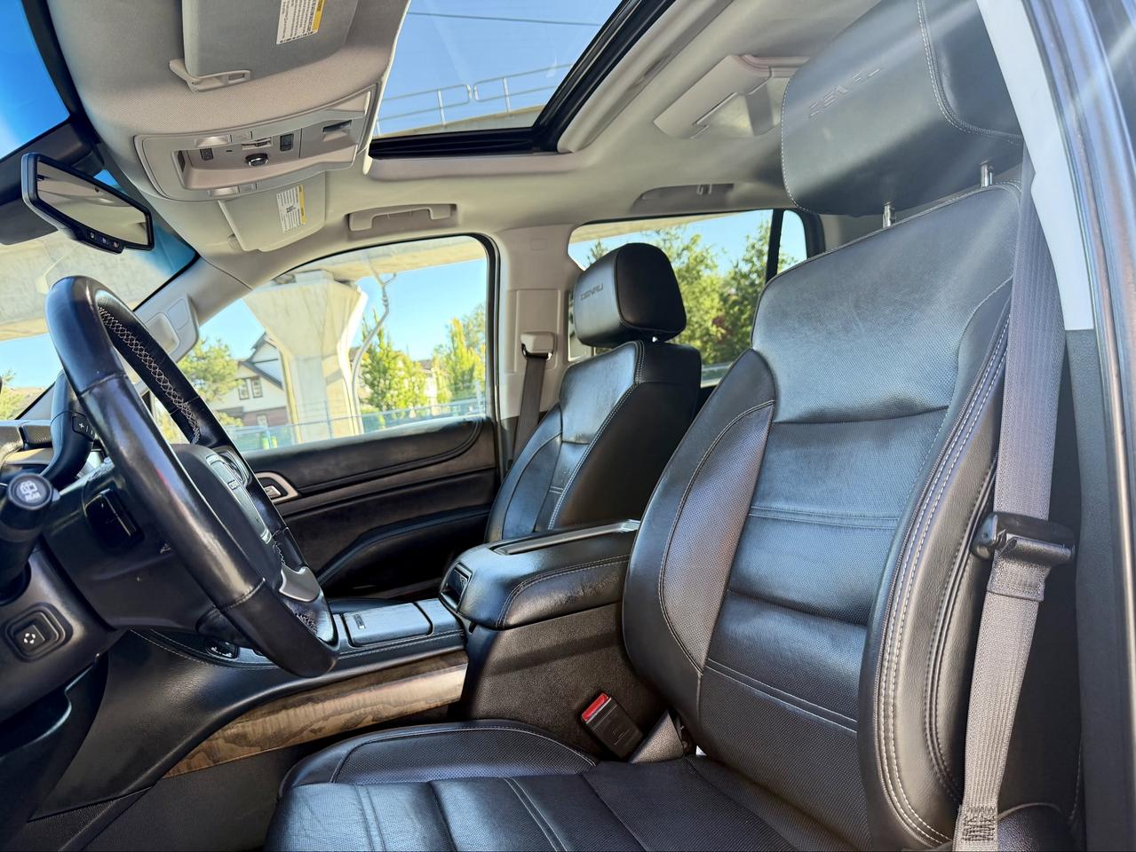 2019 GMC Yukon DENALI FINANCING AVAILABLE Photo8