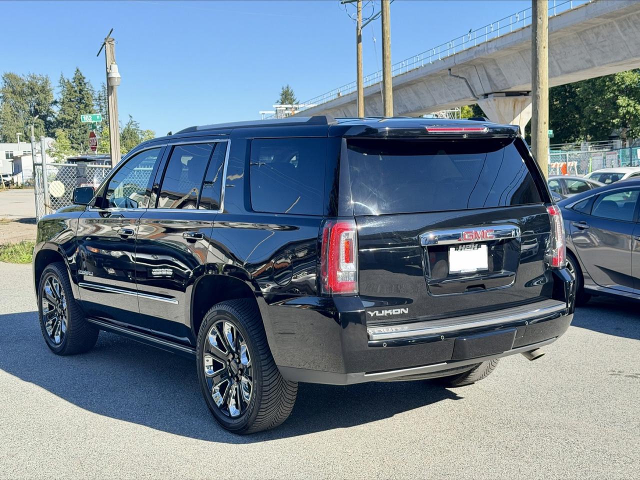2019 GMC Yukon DENALI FINANCING AVAILABLE Photo6