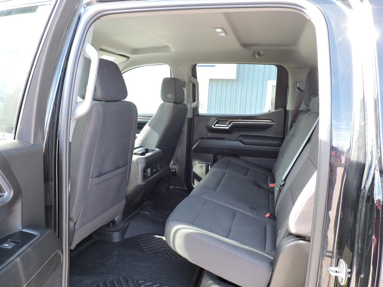 2024 Chevrolet Silverado 1500 LT/ Trail Boss 6.2L 4X4 Z71 Only 56000 KMS Photo