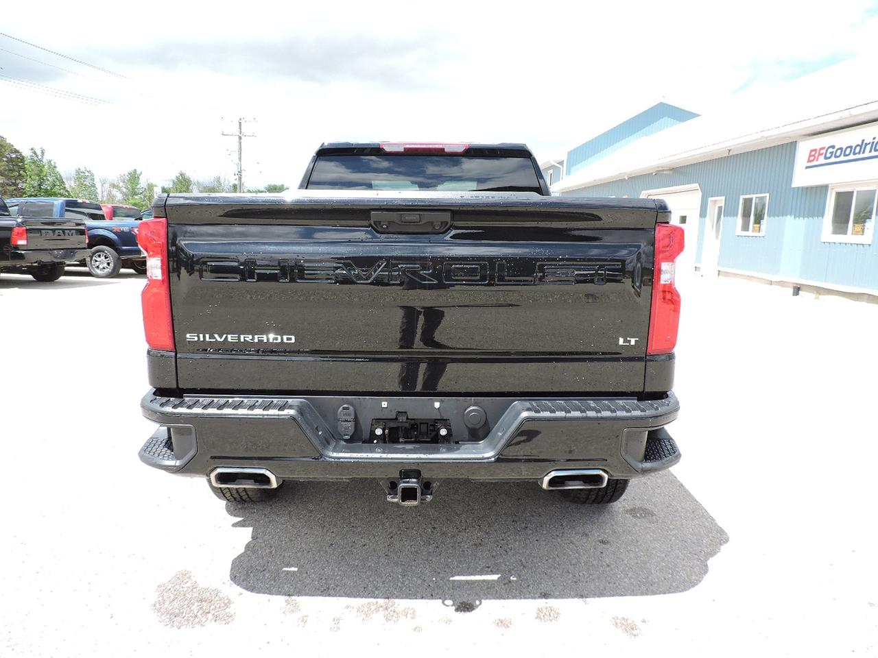 2024 Chevrolet Silverado 1500 LT/ Trail Boss 6.2L 4X4 Z71 Only 56000 KMS Photo