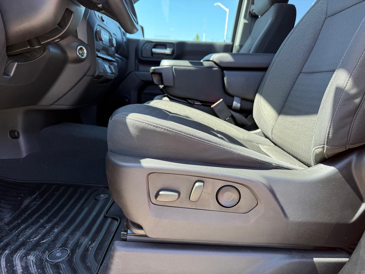 2024 Chevrolet Silverado 1500 Custom Trail Boss 5.3L! AutoStart! CarPlay! Photo