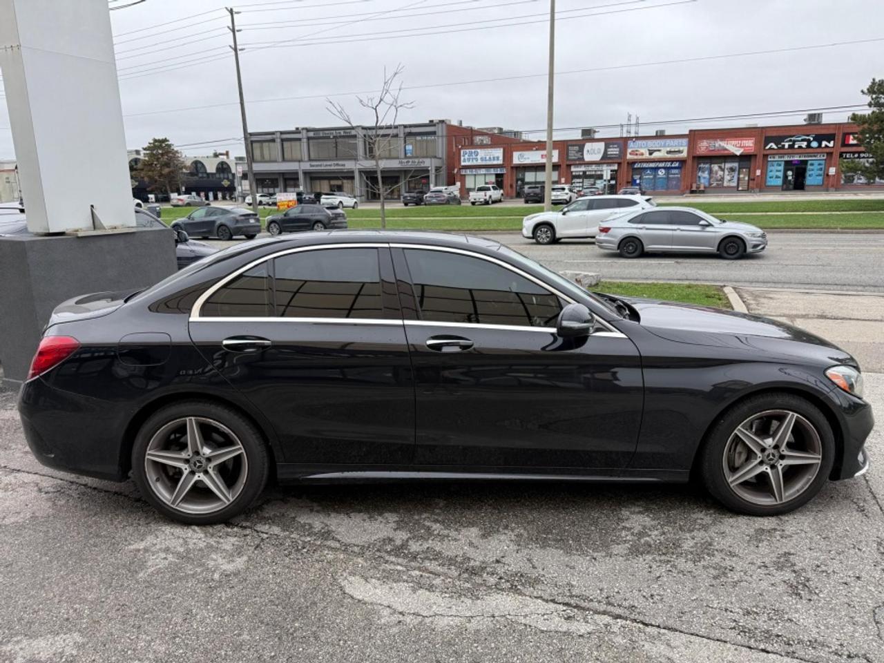 2018 Mercedes-Benz C-Class C 300 4MATIC/ LEATHER/ AMG RIMS/ SUNROOF MOONROOF/ - Photo #4