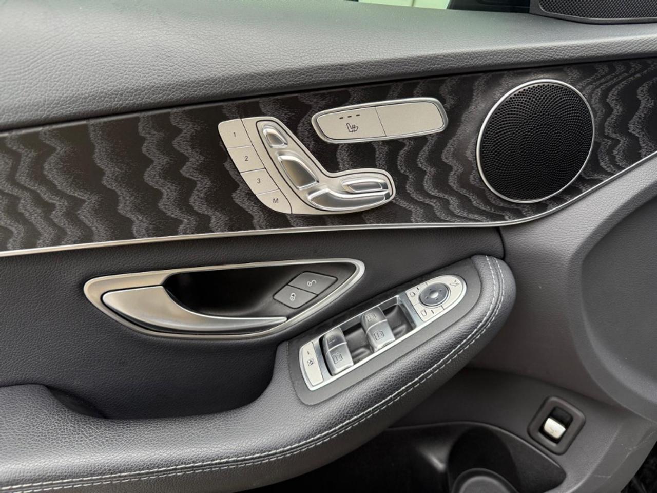 2018 Mercedes-Benz C-Class C 300 4MATIC/ LEATHER/ AMG RIMS/ SUNROOF MOONROOF/ - Photo #19