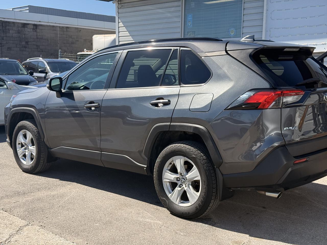 2019 Toyota RAV4 AWD LE *LOW KM* Photo
