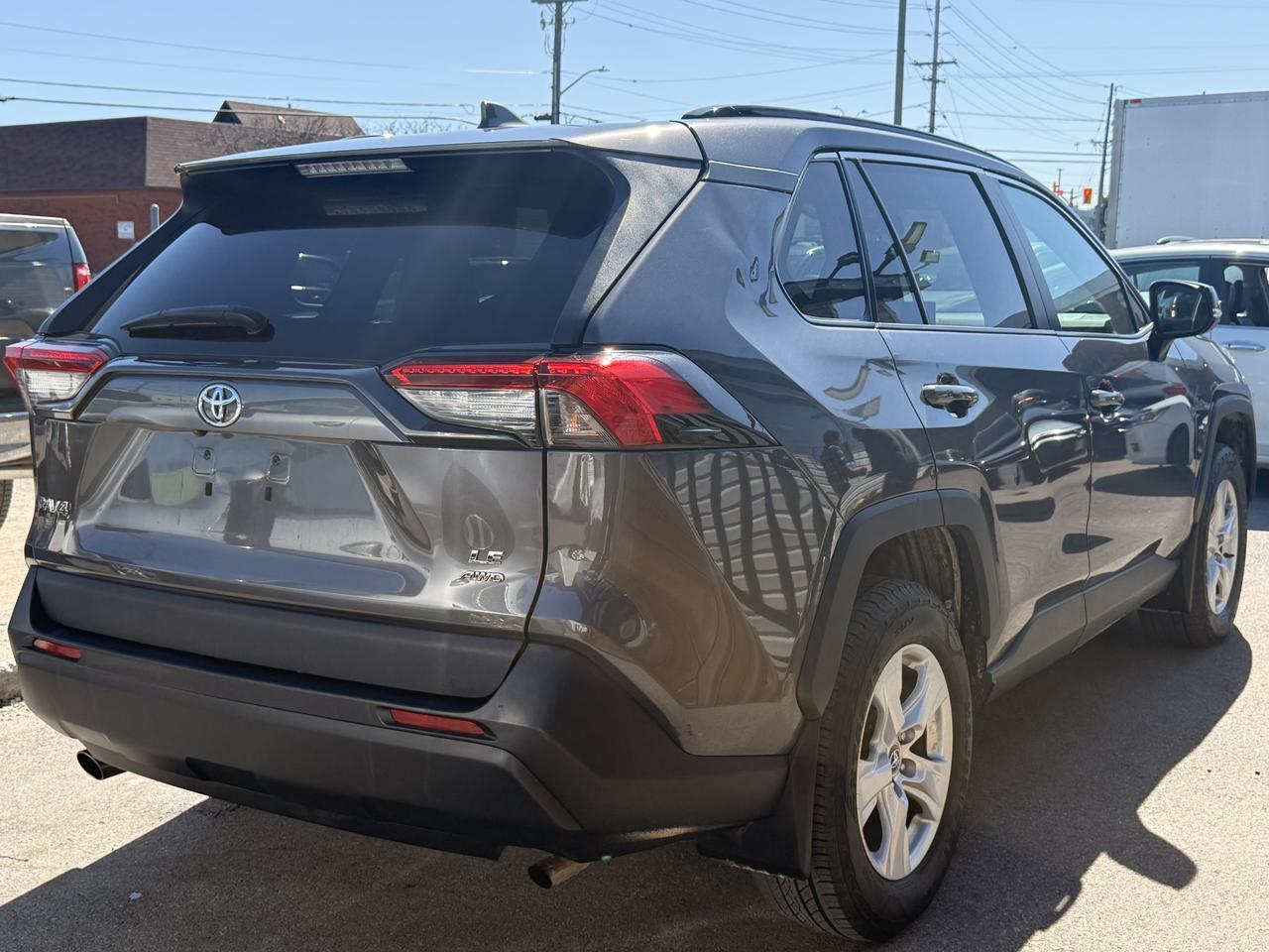 2019 Toyota RAV4 AWD LE *LOW KM* Photo