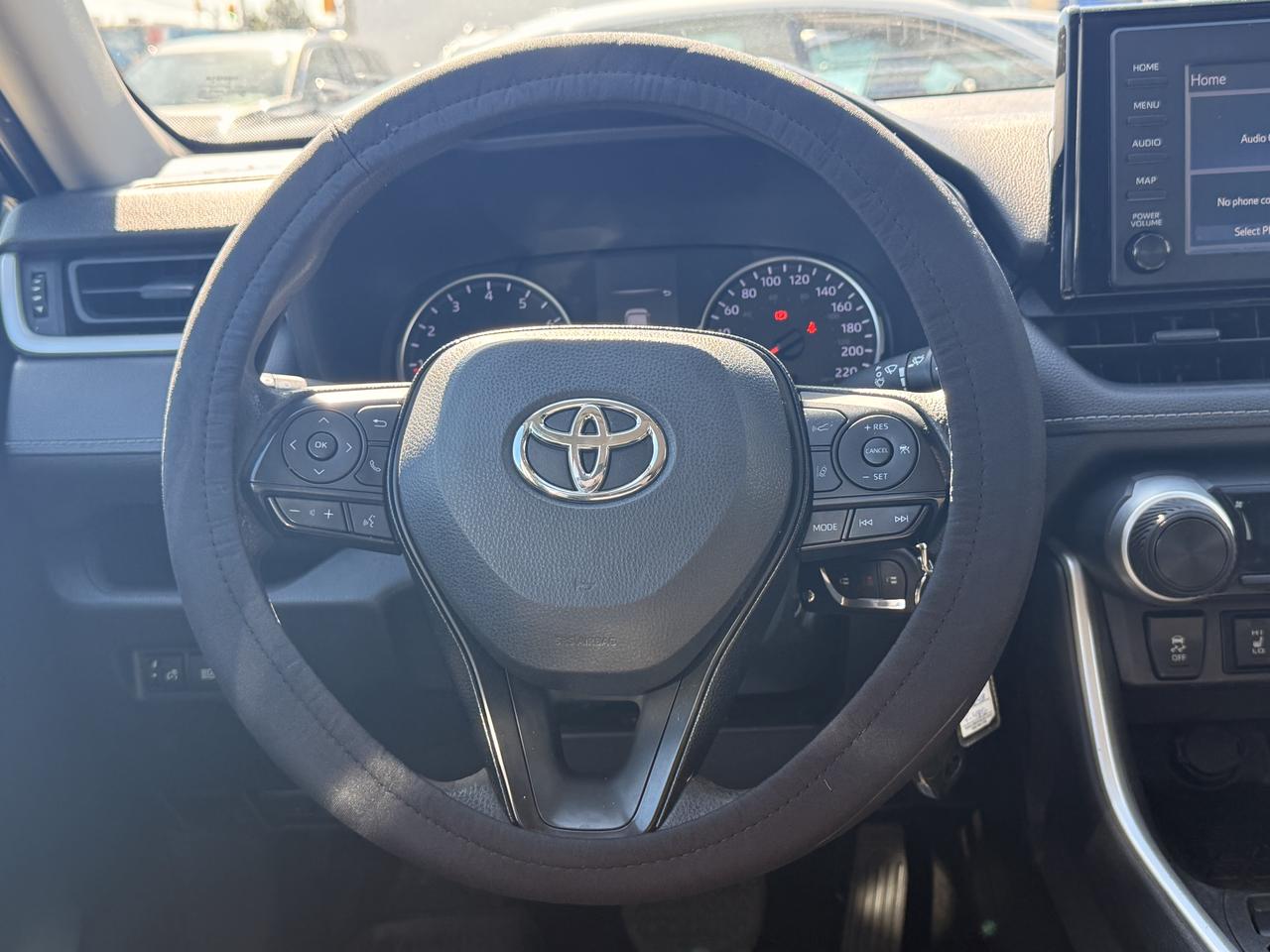2019 Toyota RAV4 AWD LE *LOW KM* Photo