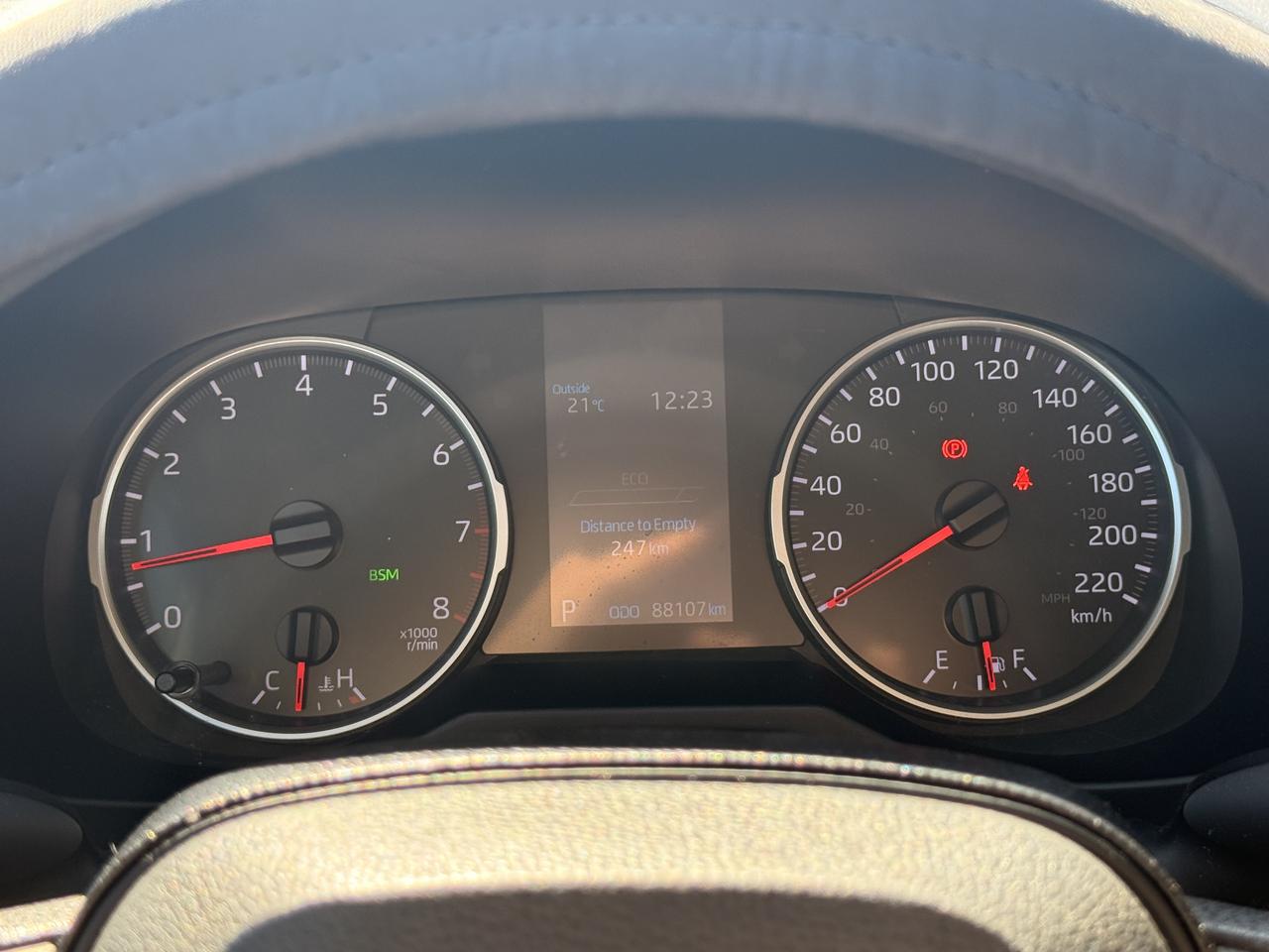 2019 Toyota RAV4 AWD LE *LOW KM* Photo