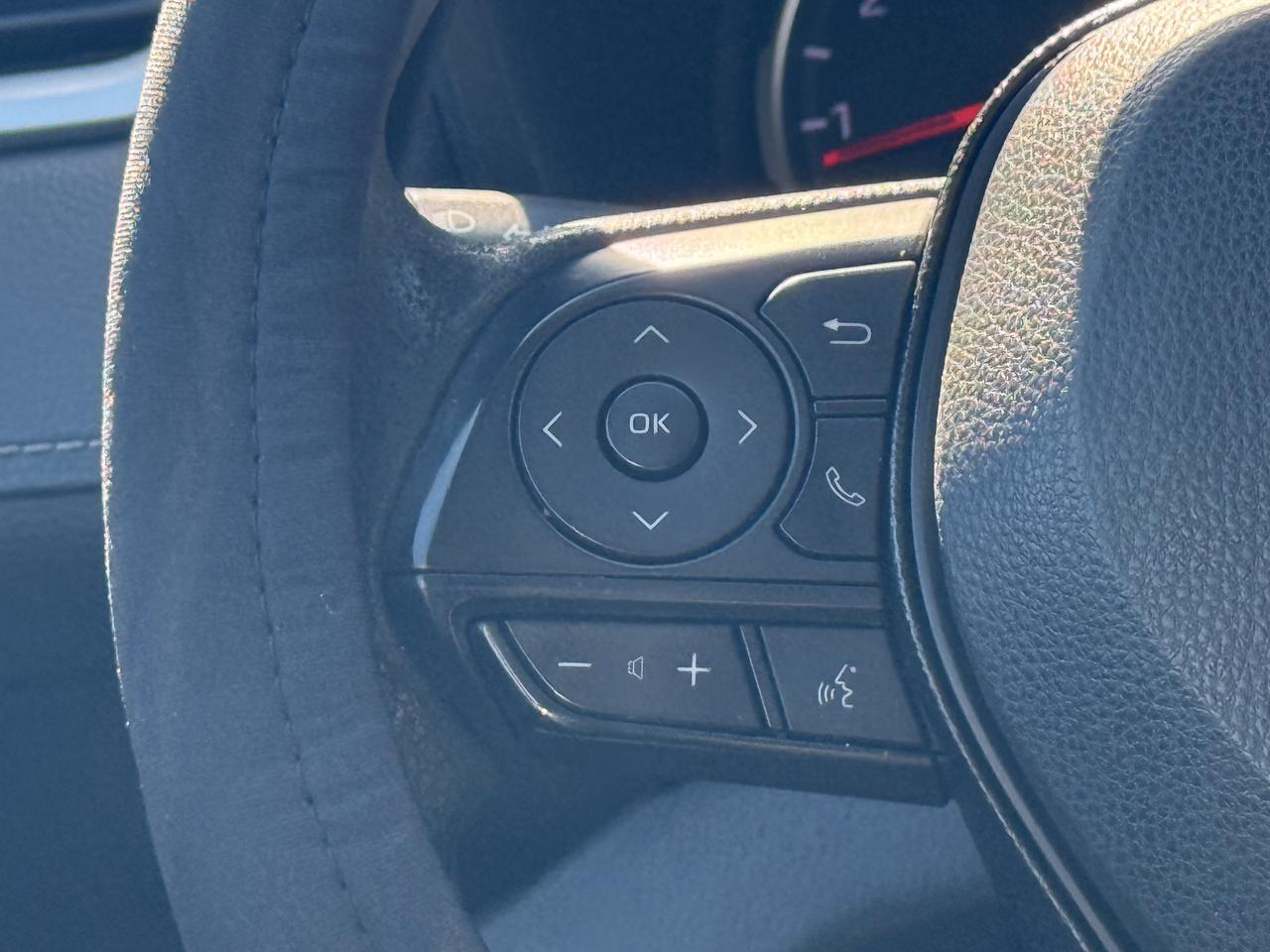 2019 Toyota RAV4 AWD LE *LOW KM* Photo